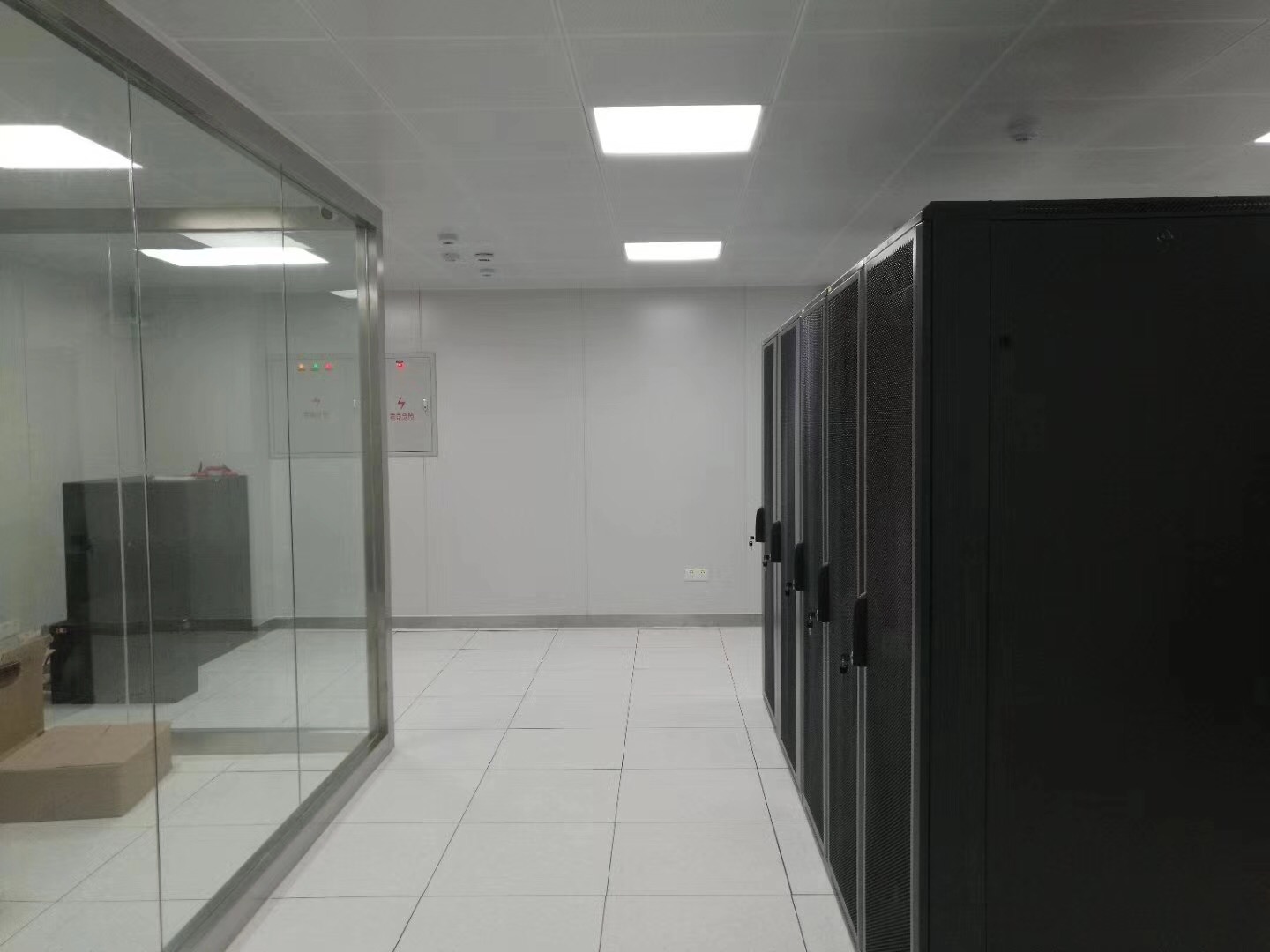 机房无边防静电地板